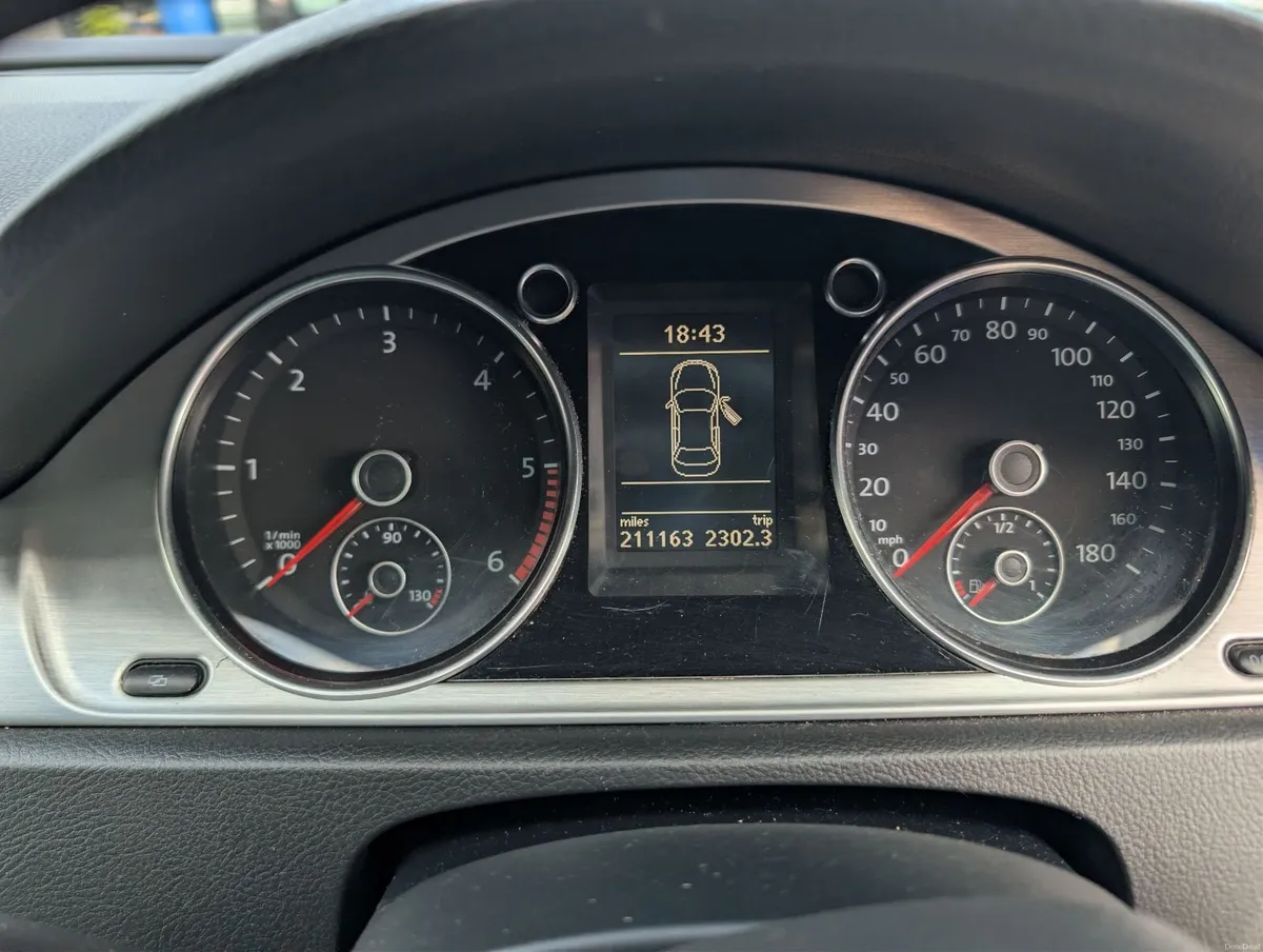 Volkswagen Passat 2011 - Image 6