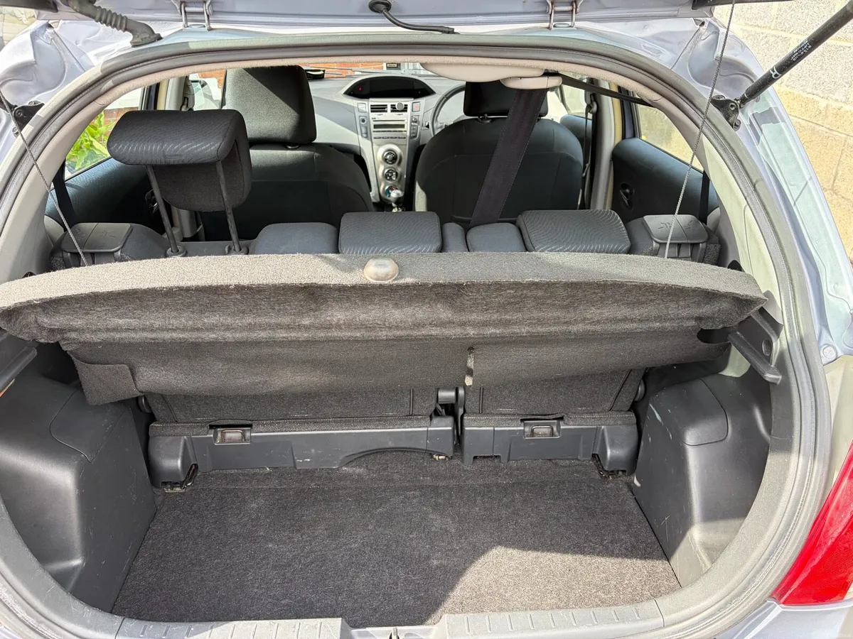 Toyota Yaris 2010 - Image 4