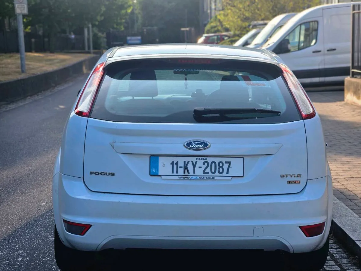 Ford Focus  2011 - Image 2