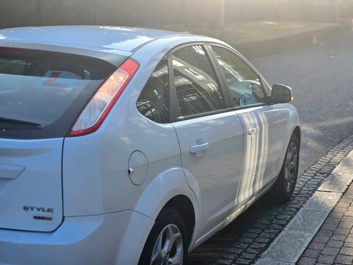 Ford Focus  2011 - Image 3
