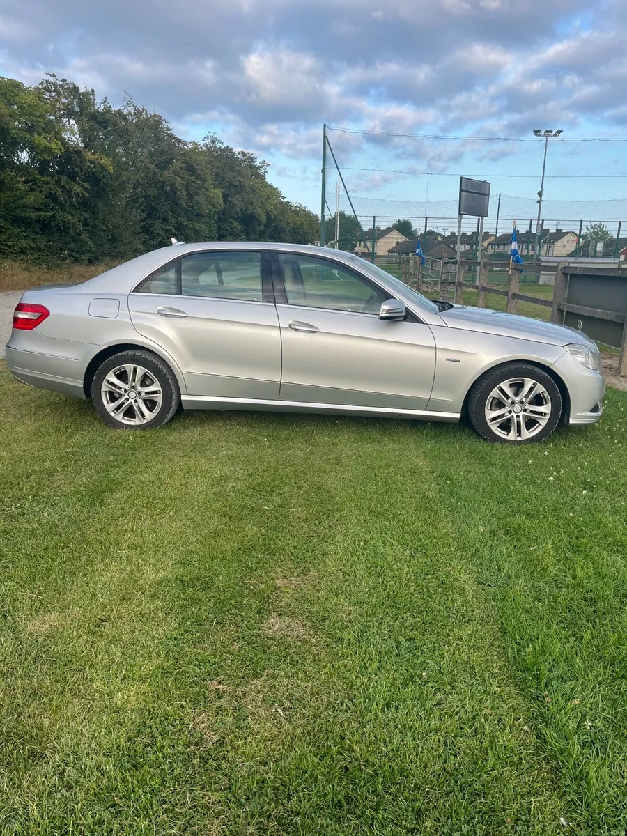 Mercedes-Benz E-Class 2011 - Image 1