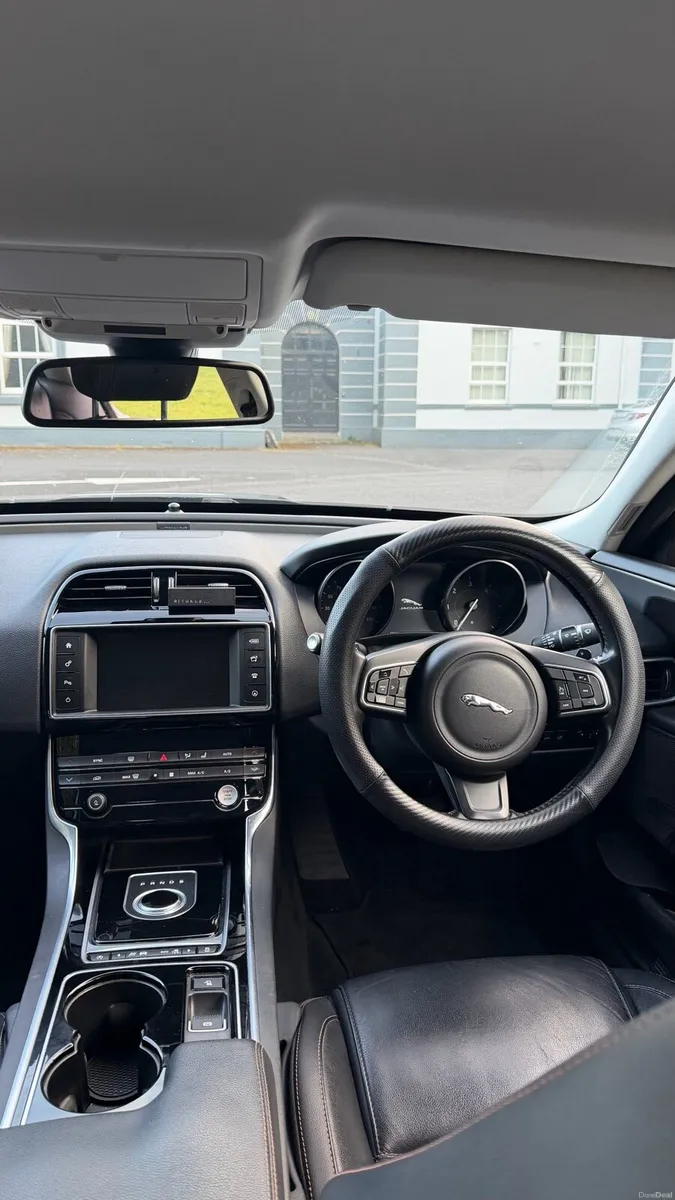 Jaguar XE 2016 - Image 3