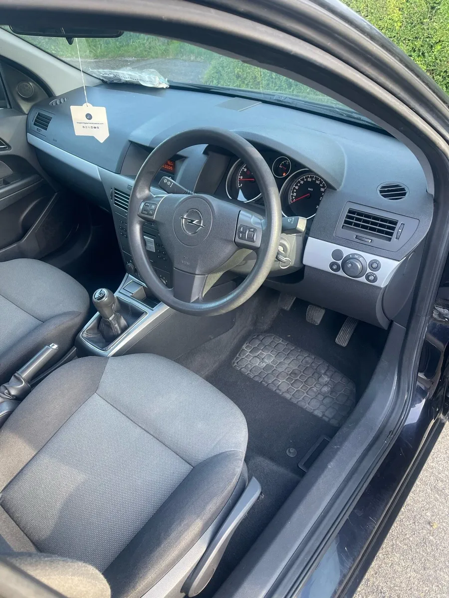 2007 Opel Astra Club 1.4 Petrol – 111,000 km - Image 6