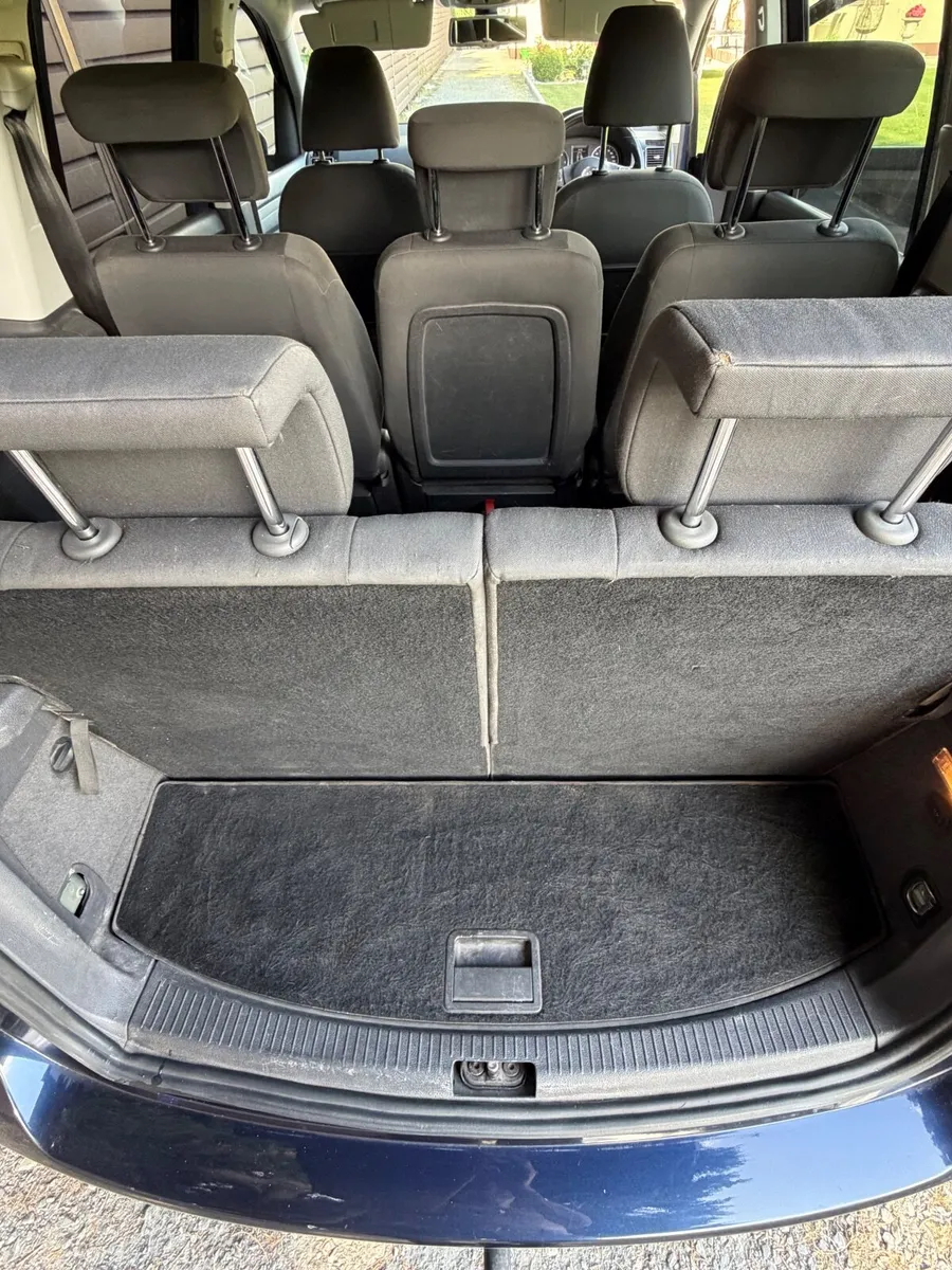 Volkswagen Touran 2011 - Image 5