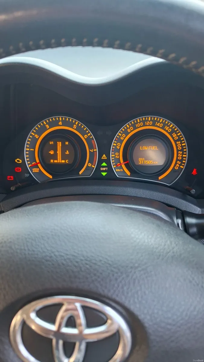 Toyota Auris 2008 - Image 2