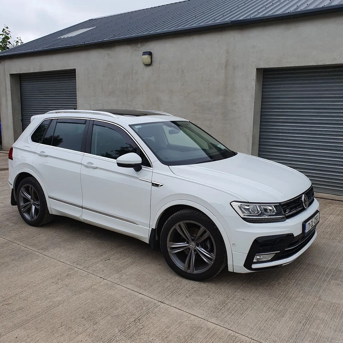 Volkswagen Tiguan R line - Image 1