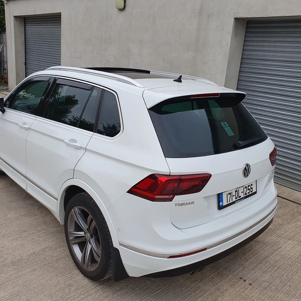 Volkswagen Tiguan R line - Image 2