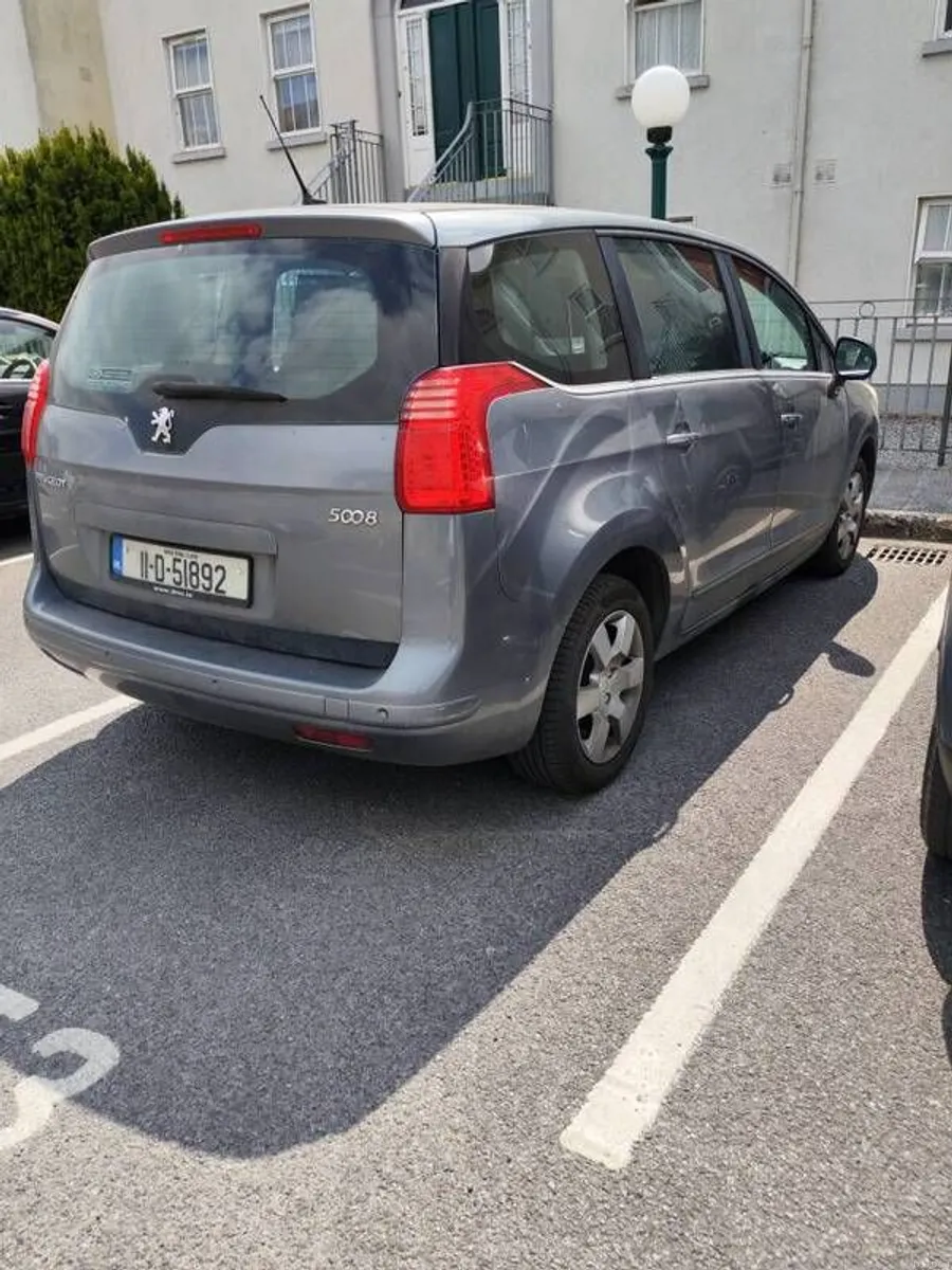 Automatic 2011 Peugeot 5008 Automatic - Image 1