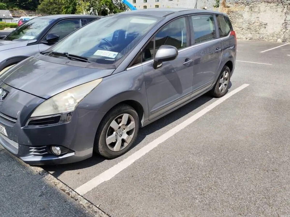 Automatic 2011 Peugeot 5008 Automatic - Image 3