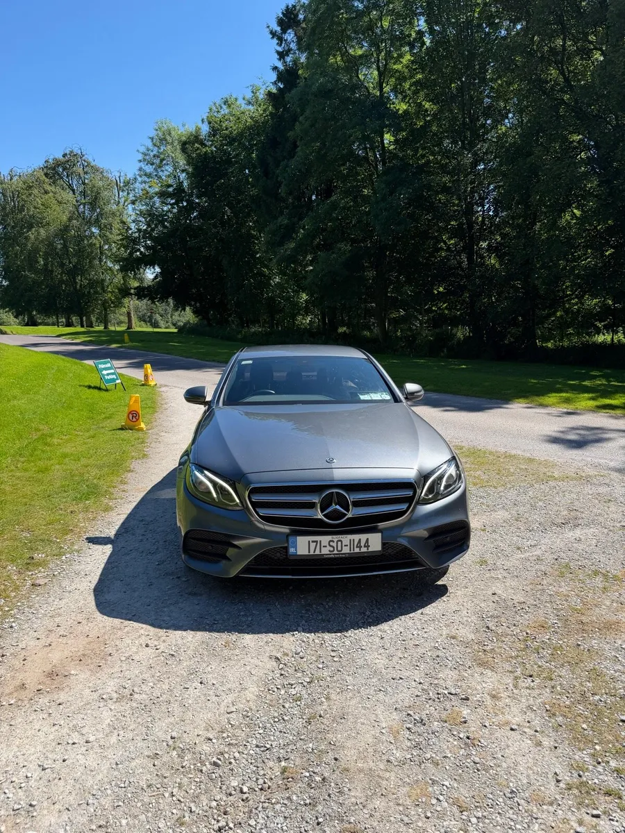 Mercedes-Benz E220  AMG LINE - Image 3