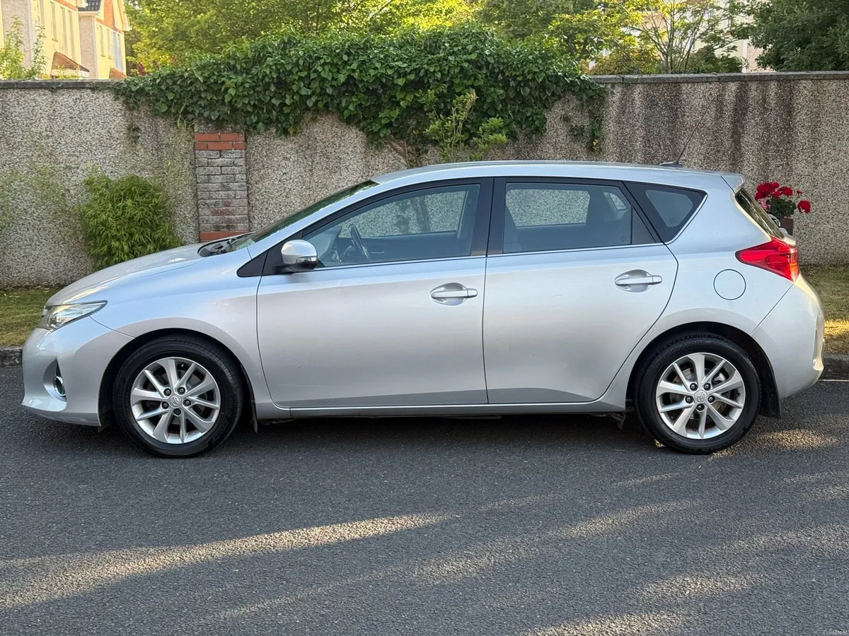 131 Toyota Auris 1.33 petrol NEW NCT 09/27 - Image 2