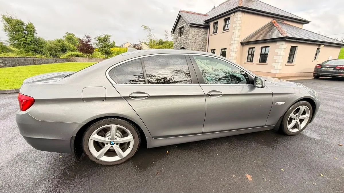 BMW 5-Series 2011 - Image 4