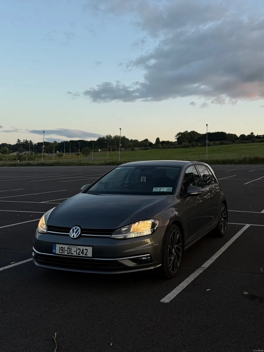 Volkswagen Golf 2019 1.5tsi - Image 1