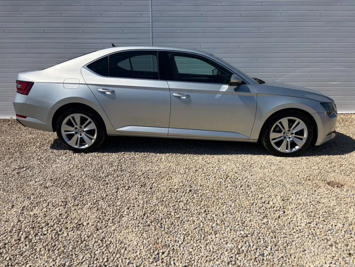 Skoda Superb AMBITION 2.0 TDI 150HP DSG 4DR AUTO - Image 5
