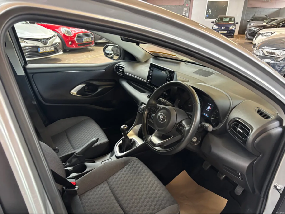 Toyota Yaris 1.5 LUNA 4DR - Image 3