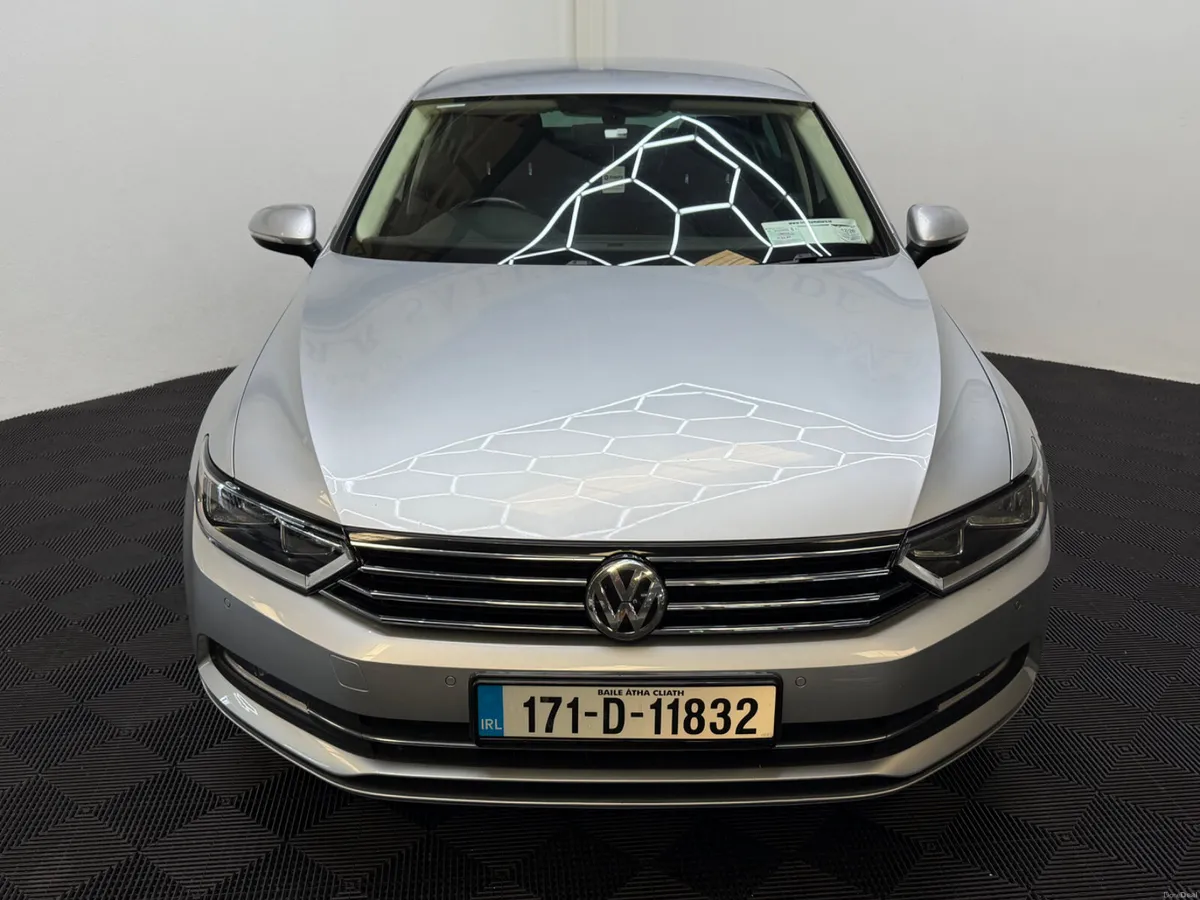2017 Volkswagen Passat  1.6 TDI Comfortline LOW KM - Image 3