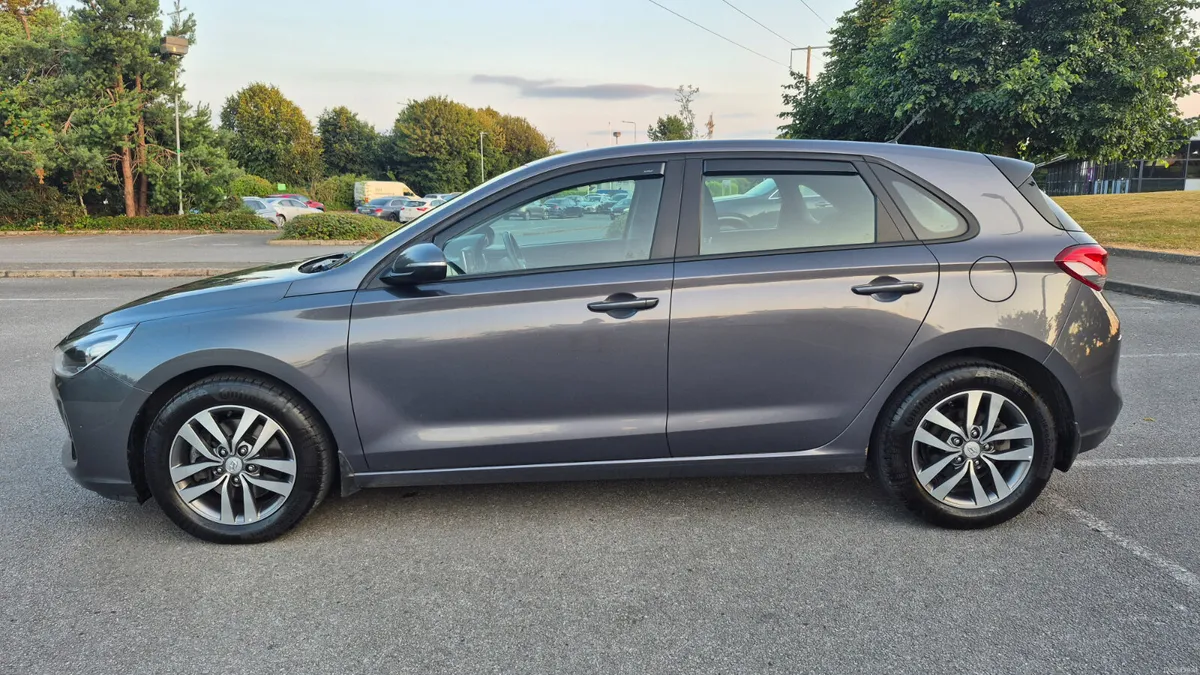 Hyundai i30 2017 1.6 CRDI AUTOMATIC - Image 5