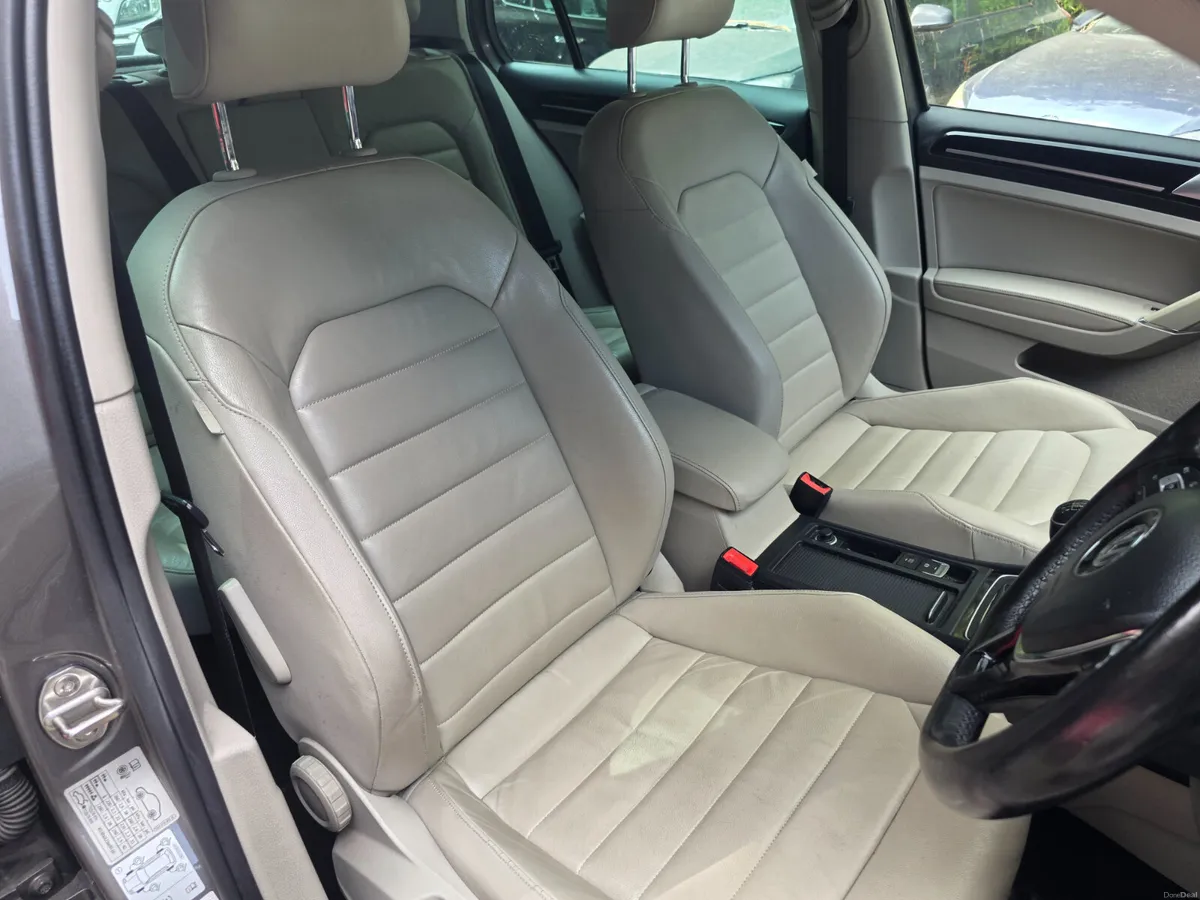 2017 Volkswagen Golf 1.6 TDI HIGHLINE // SAT NAV - Image 4