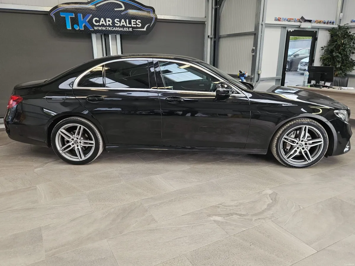 17 MERCEDES BENZ E-CLASS 220 AMG LINE - Image 2
