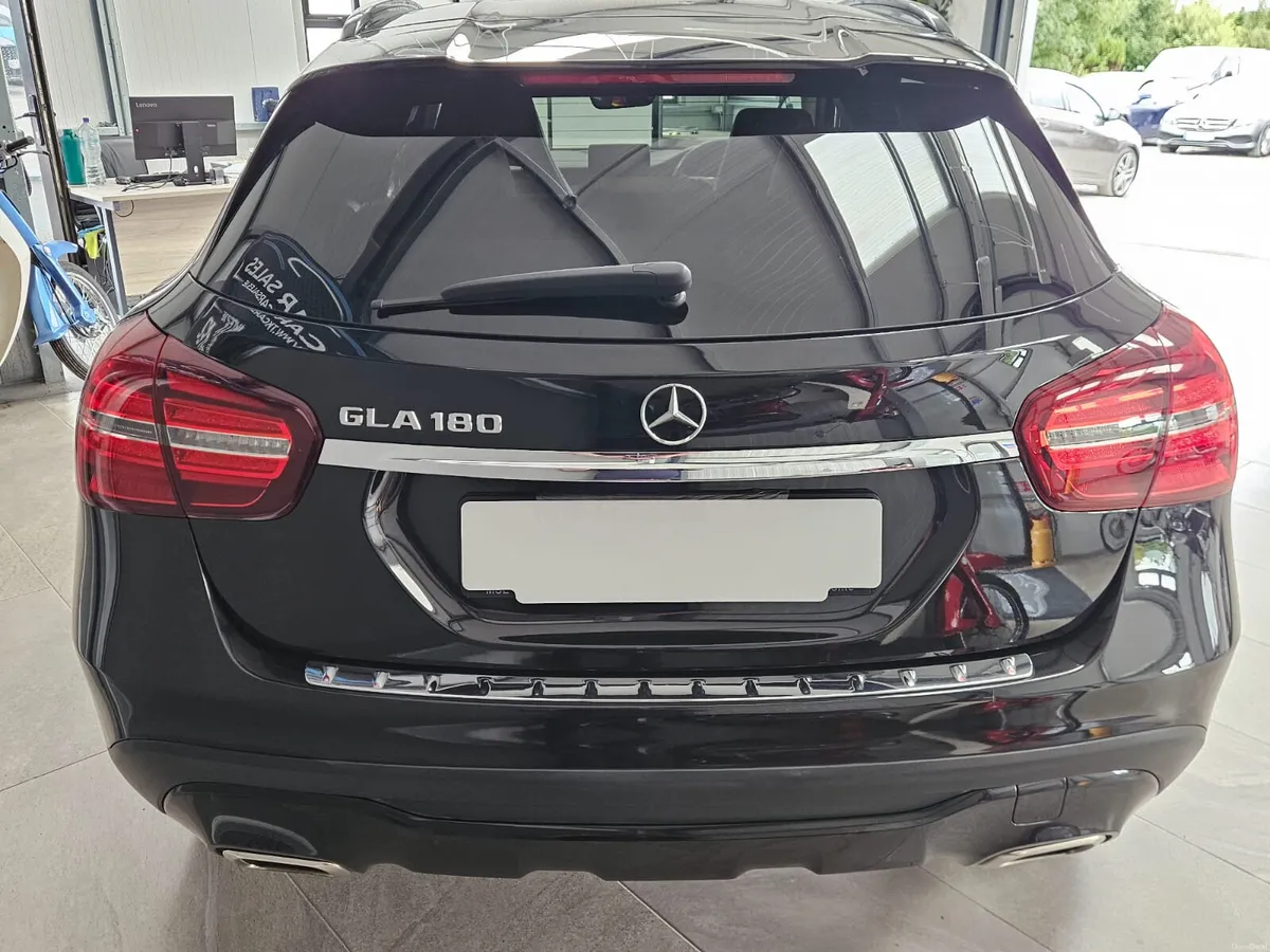 19 MERCEDES-BENZ GLA URBAN PETROL - Image 6