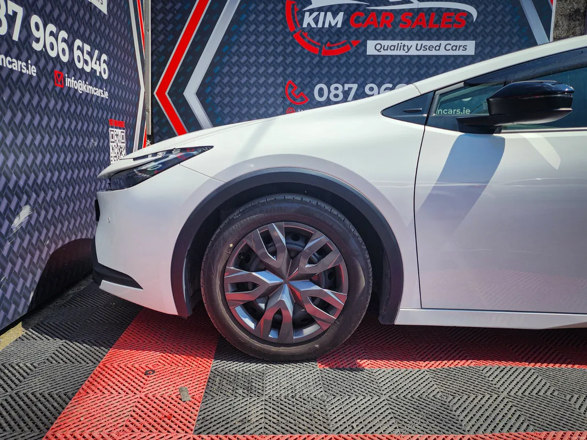 2023 Toyota Prius - Image 6