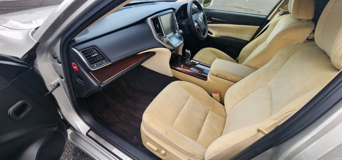 Toyota Crown 2015 Hybrid 2.5 Petrol Android Auto - Image 6