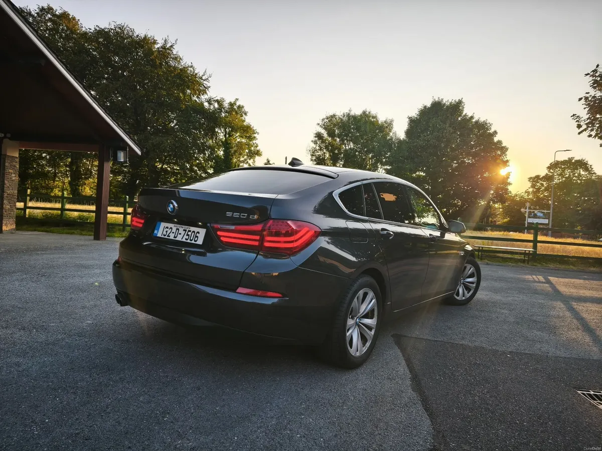 BMW 5-Series GT - Image 2