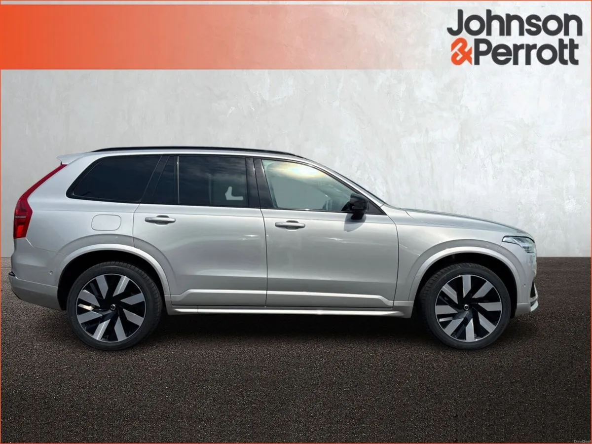 Volvo XC90 T8 PHEV AWD Plus Dark  (Four Year Volvo - Image 5