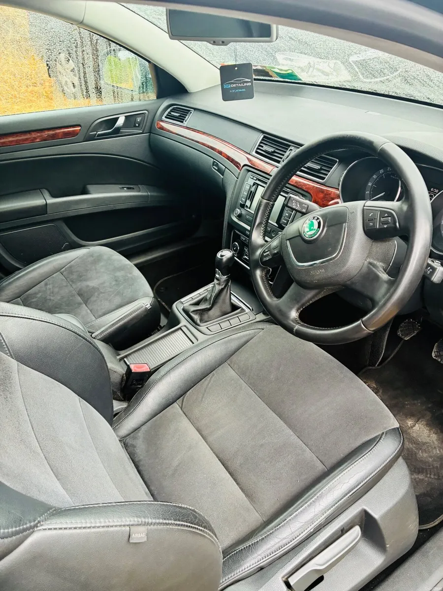 Skoda Superb 2013 - Image 5