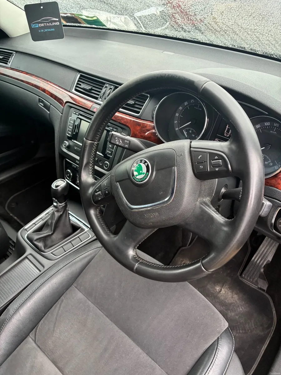 Skoda Superb 2013 - Image 4