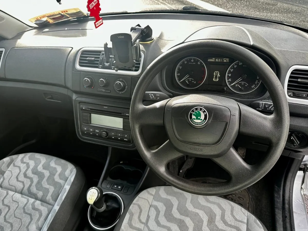 Skoda Fabia 2010 - Image 2