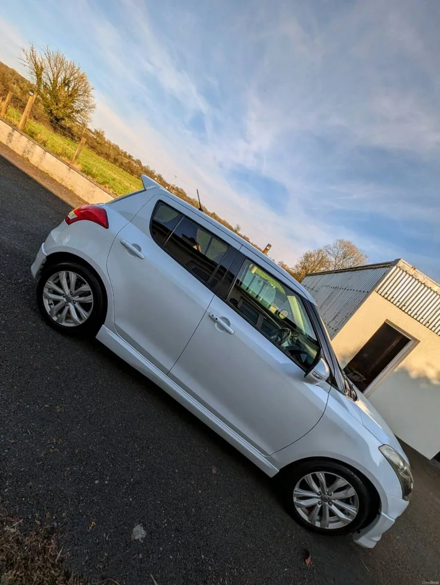 Suzuki Swift RS 1.2 Hybrid Automatic - Image 2