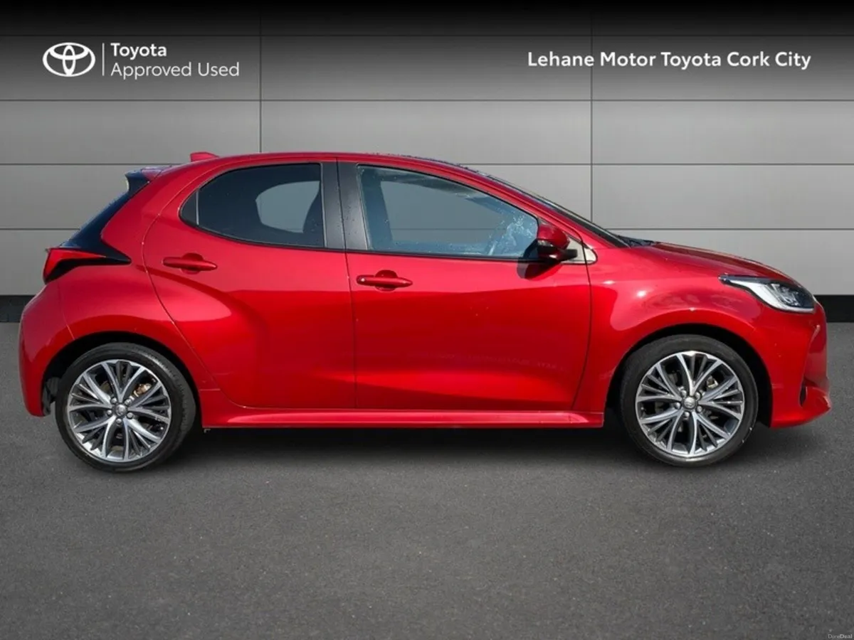 Toyota Yaris HYBRID PLATINUM - Image 3