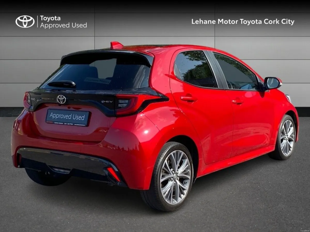 Toyota Yaris HYBRID PLATINUM - Image 2
