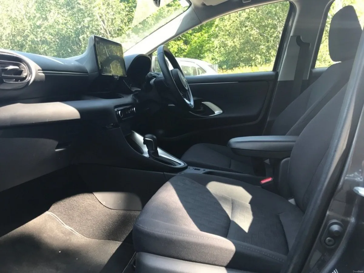 Toyota Yaris HEV LUNA - GRANDONS - DEMO SALE! - Image 6