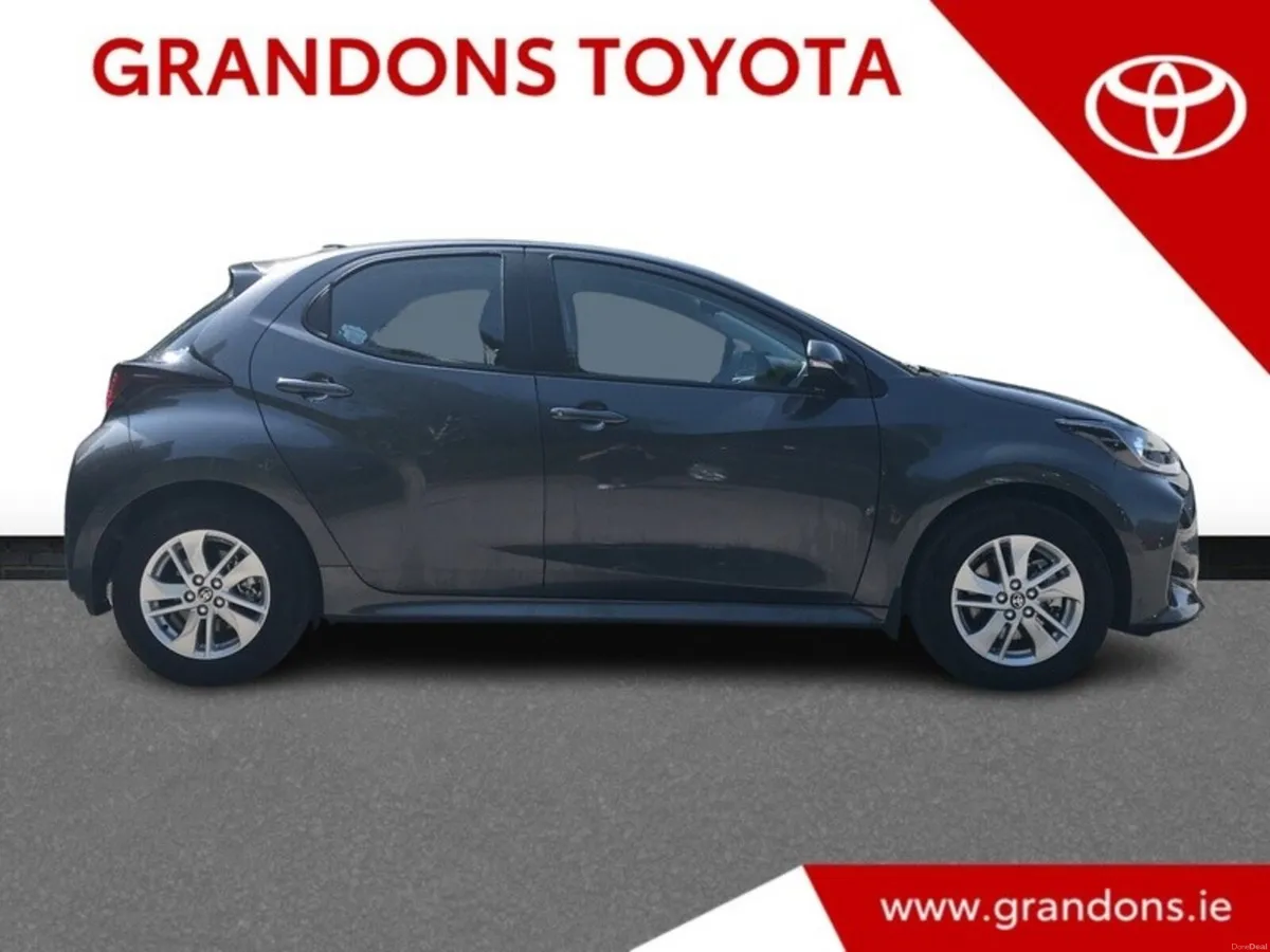 Toyota Yaris HEV LUNA - GRANDONS - DEMO SALE! - Image 3