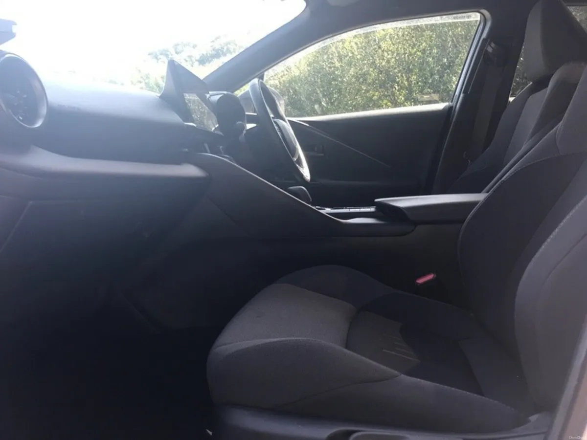Toyota C-HR PHEV SPORT+ - GRANDONS - Image 6