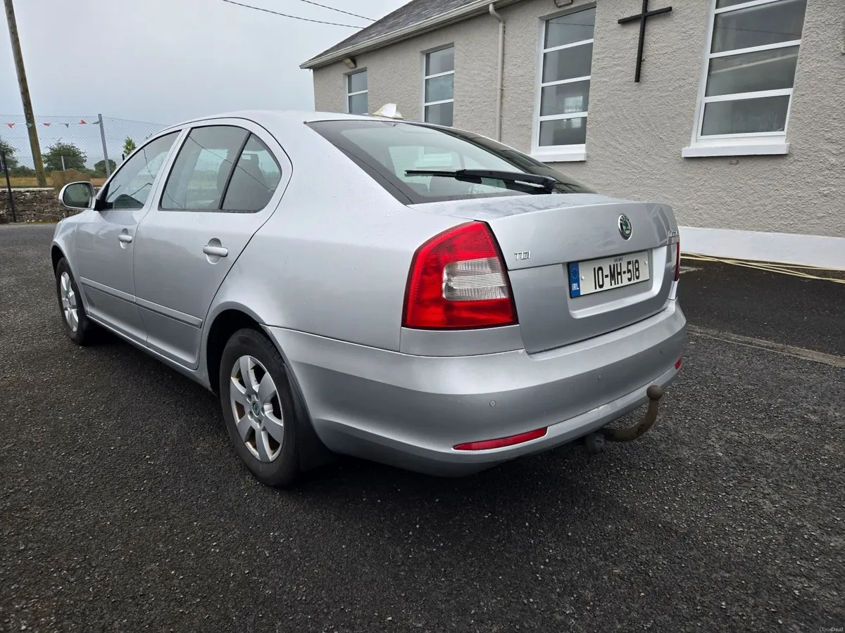Skoda Octavia Elegance CR 1.6 2010 - Image 3