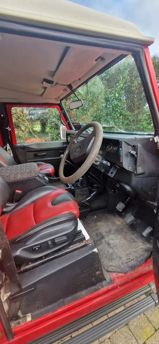 Land Rover Defender 2004 - Image 5