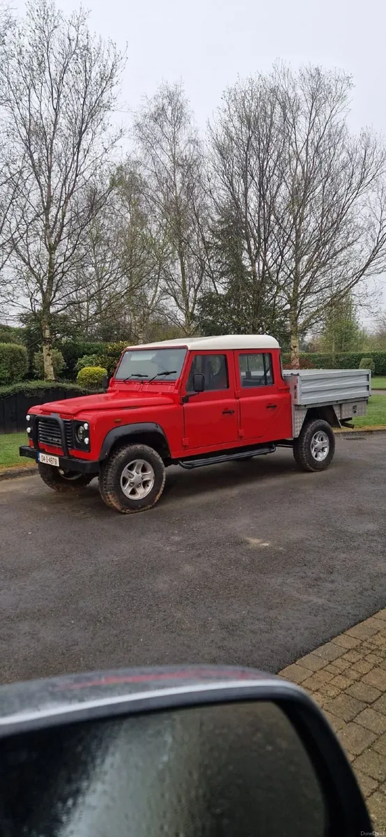 Land Rover Defender 2004 - Image 1