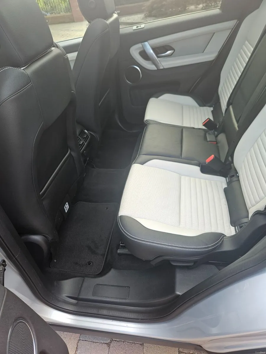 Land Rover Discovery Sport 2022 - Image 3