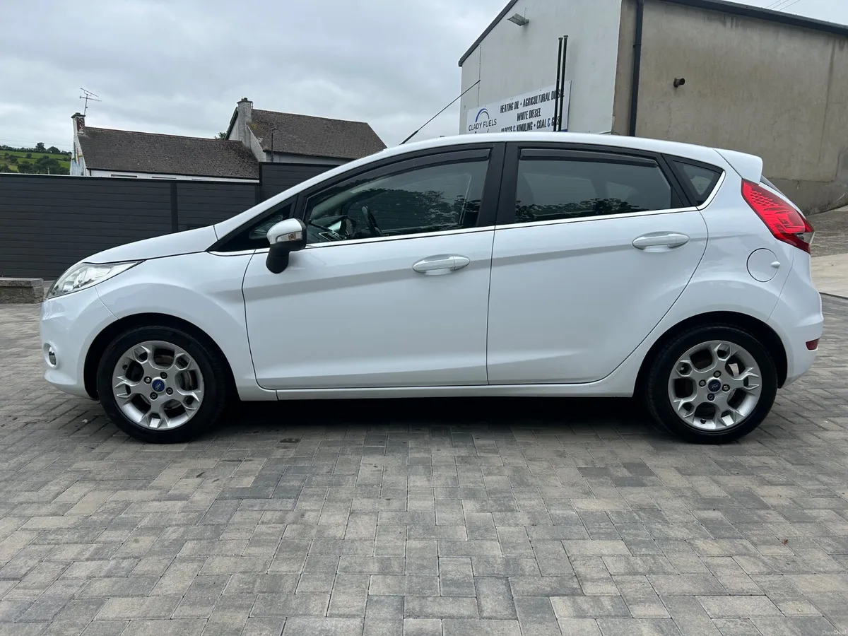 2012 FORD FIESTA ZETEC 1.2 PETROL GREAT CAR - Image 4