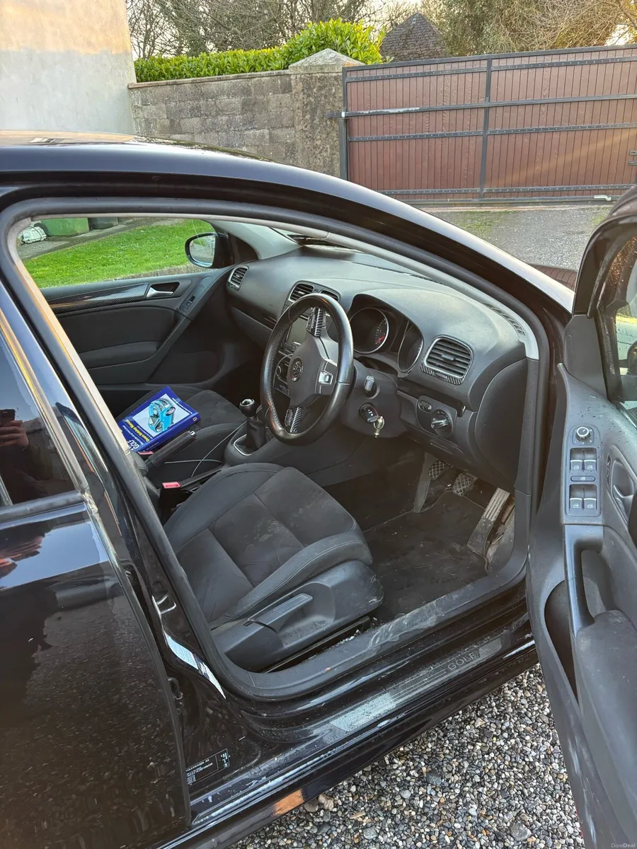 VW Golf 2011 1.6 TDI - Image 5