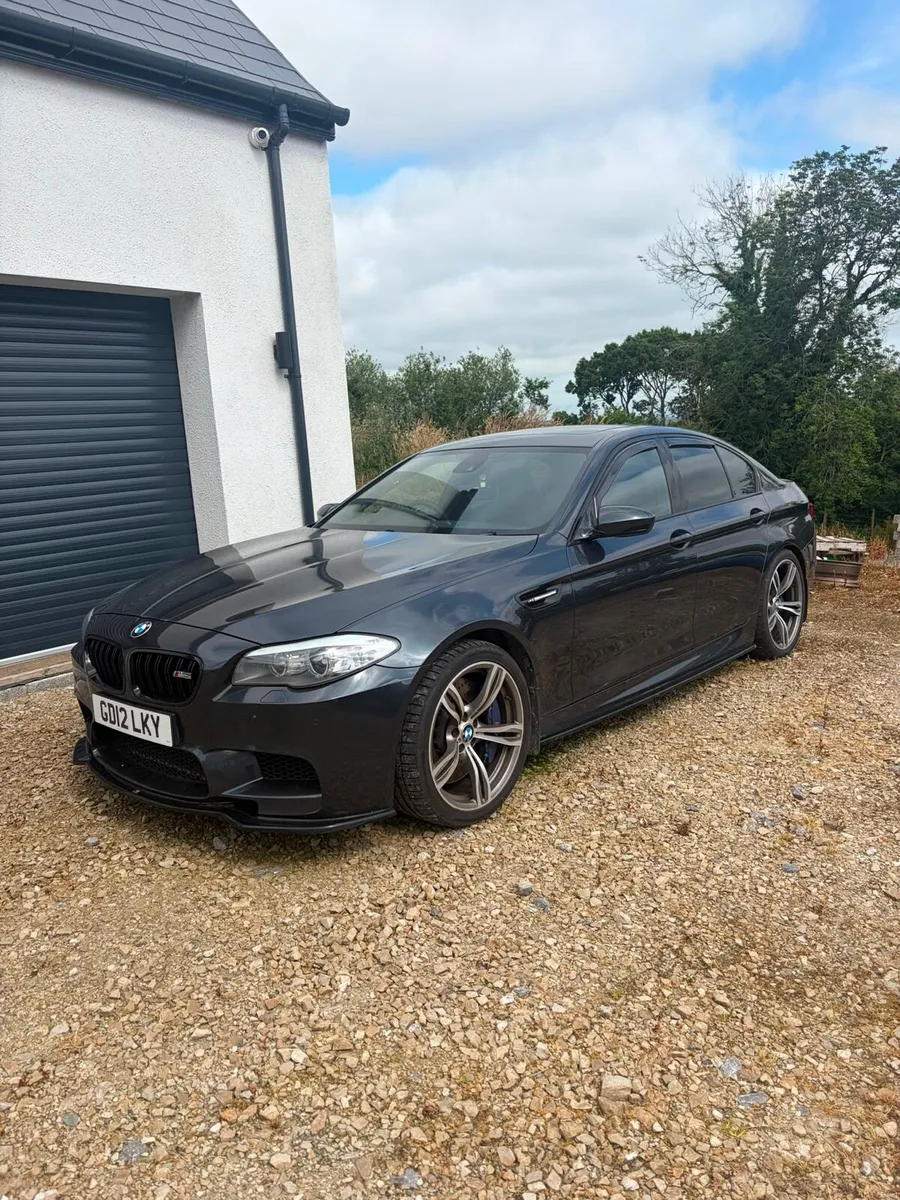 BMW M5 - Image 2