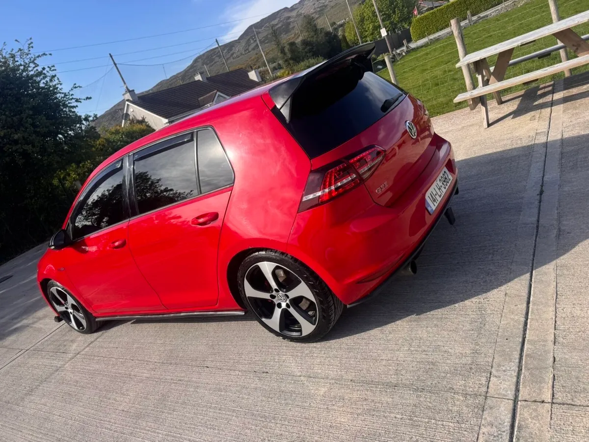 2014 Volkswagen Golf GTI | Manual - Image 4