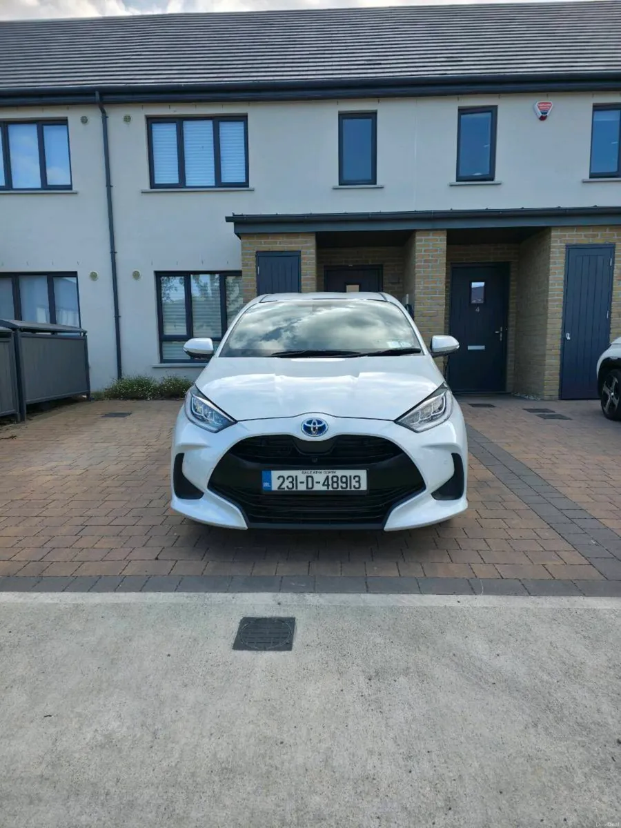 Toyota Yaris Hybrid Z, half leather seats - Image 1