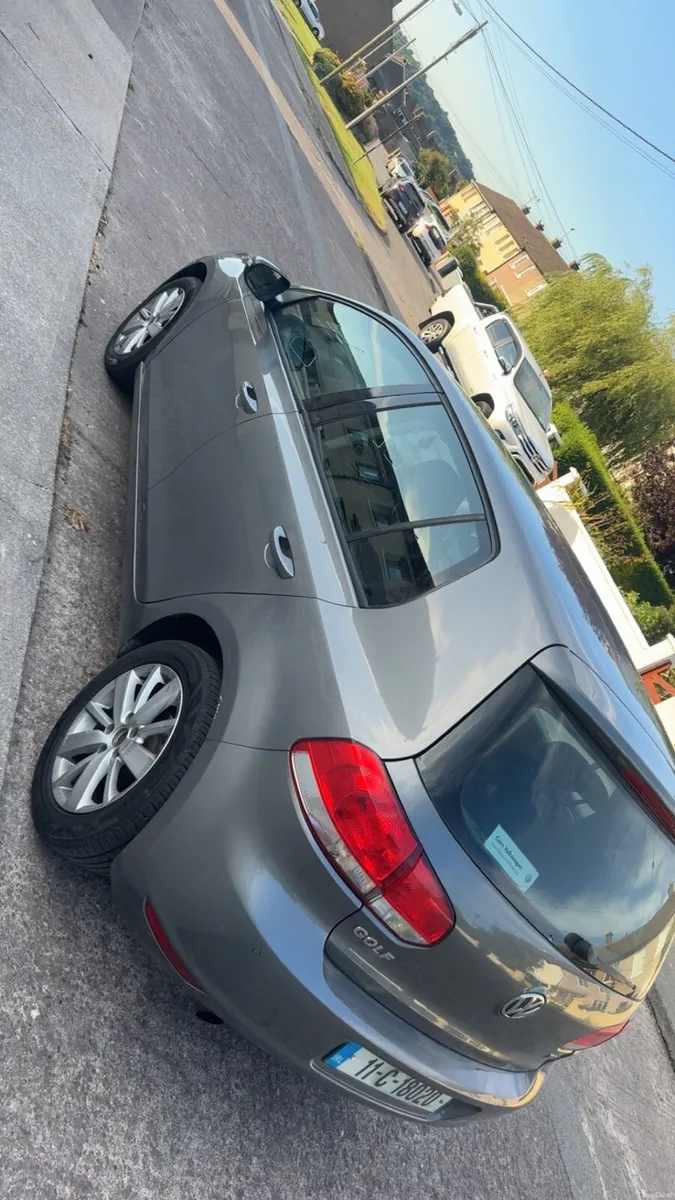 2011 Volkswagen Golf - Image 5