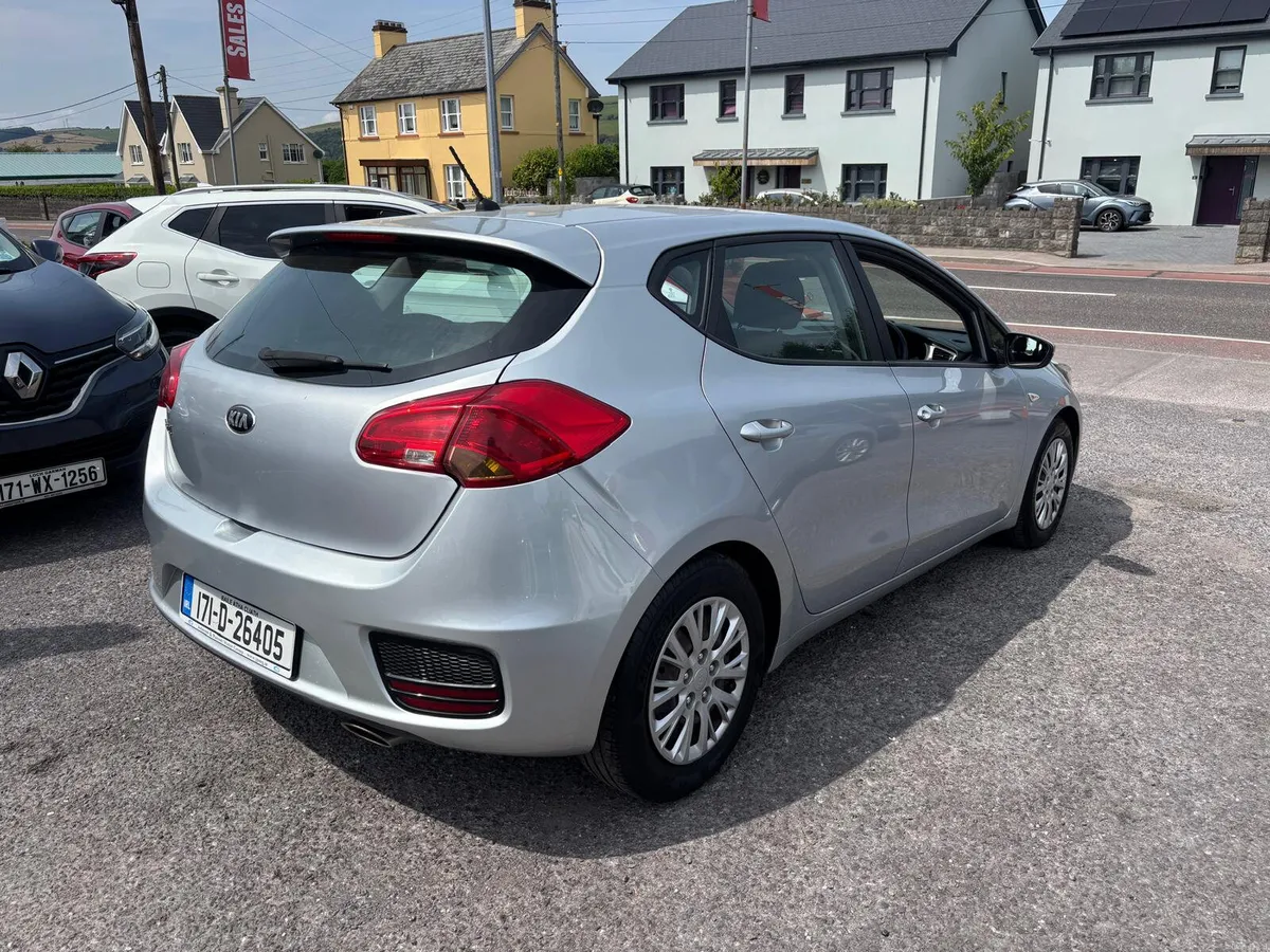 Kia Ceed 2017  PETROL  LOW  MILEAGE  ,  SPOTLESS - Image 4
