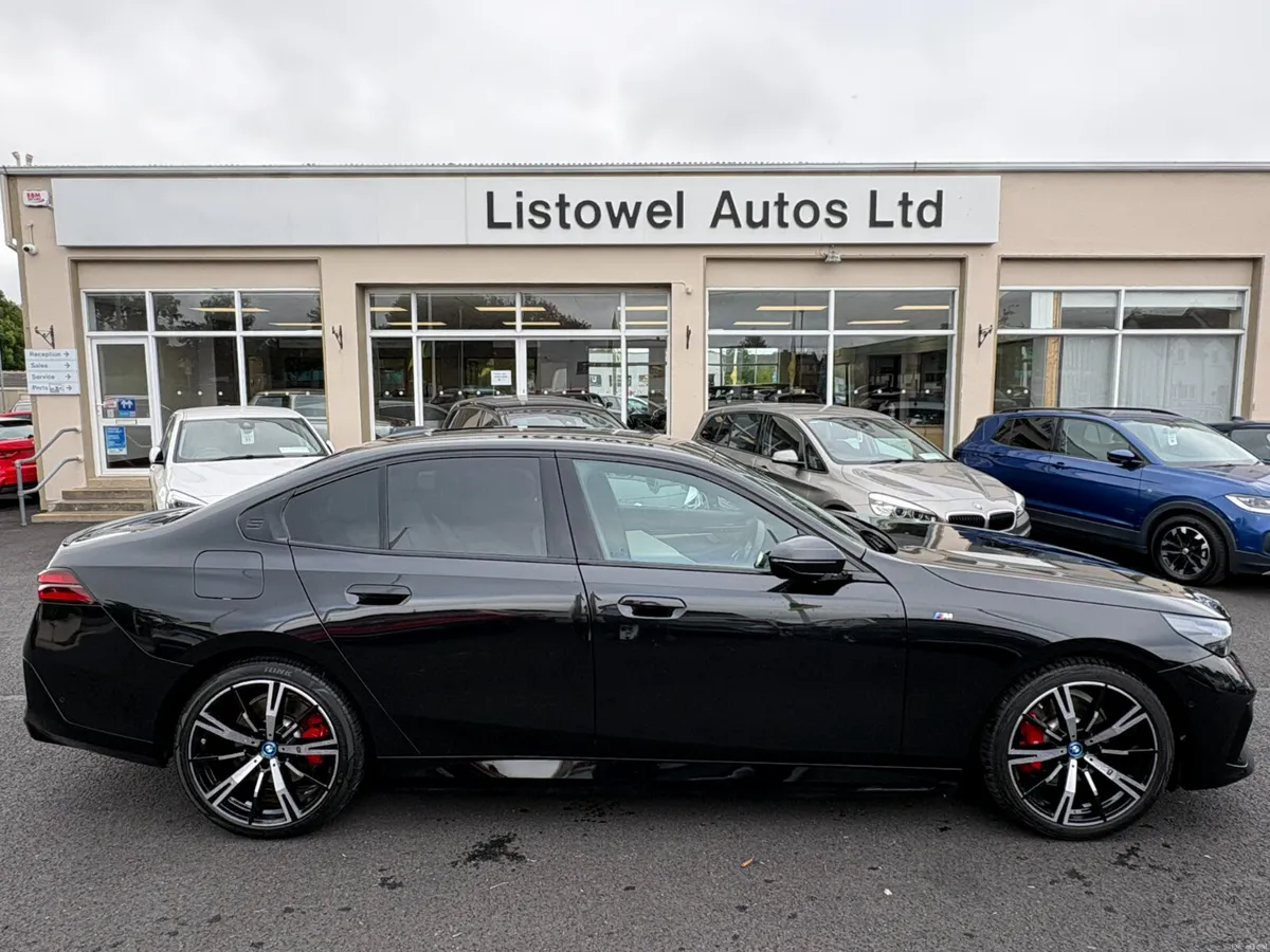 BMW 530 E M-SPORT PRO COMFORT PLUS * HYBRID 299BHP - Image 1