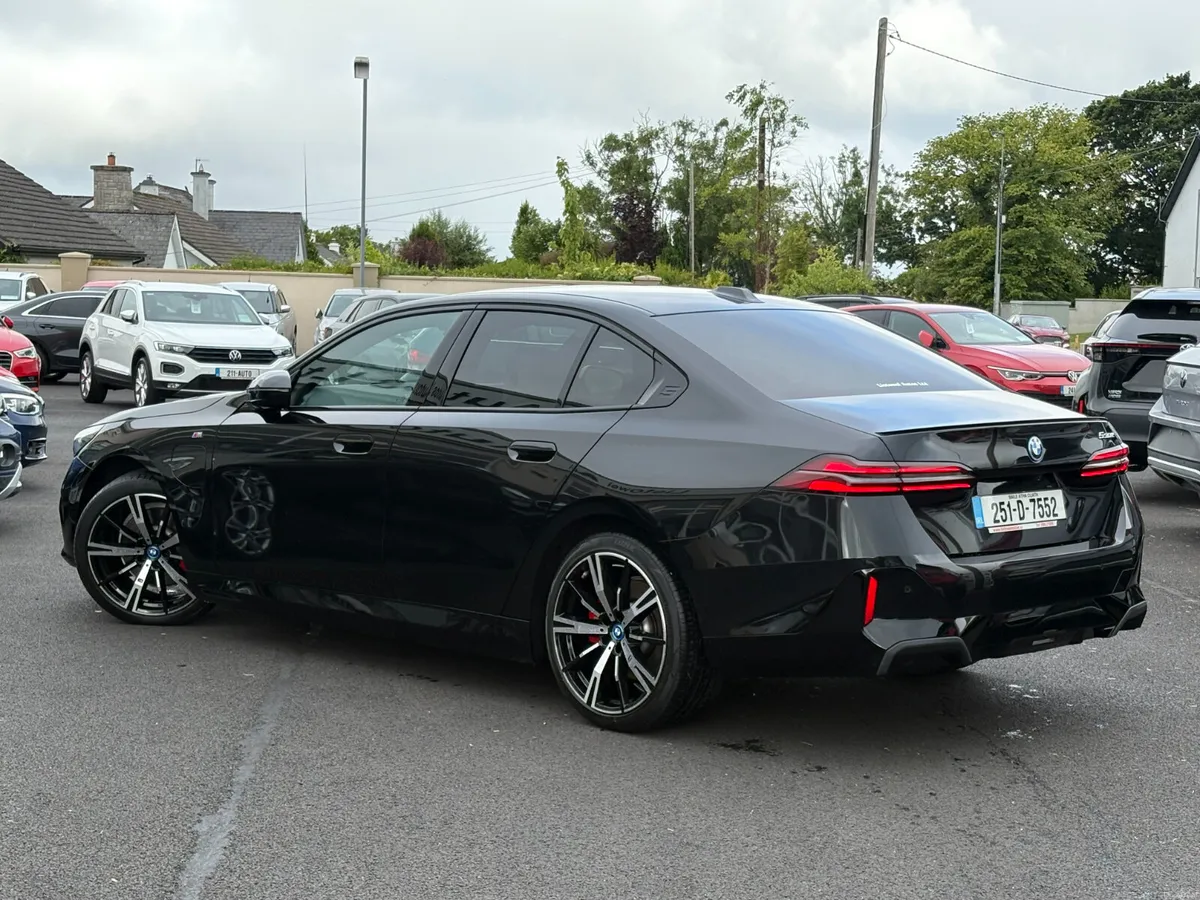 BMW 530 E M-SPORT PRO COMFORT PLUS * HYBRID 299BHP - Image 3